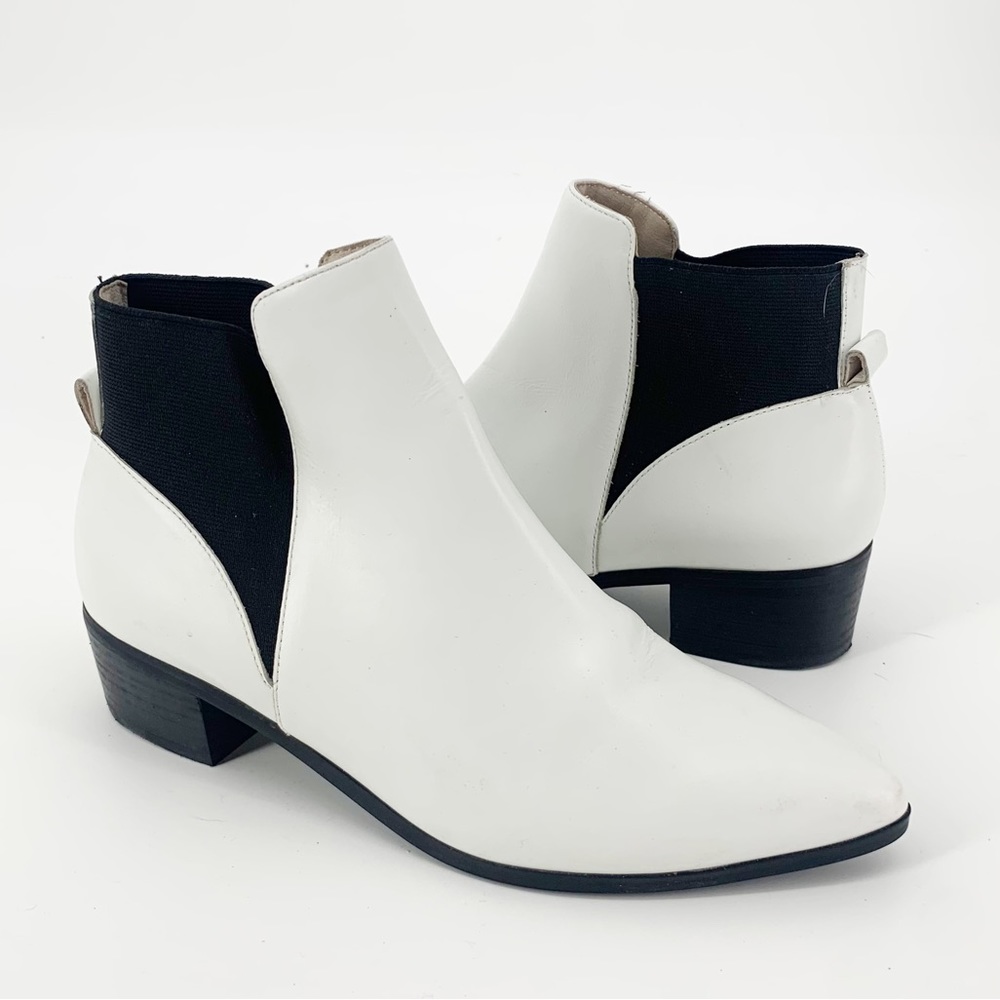 Halogen Nordstrom’s White Skylar Coastal Cowgirl Pointed Toe Chelsea Ankle Boots